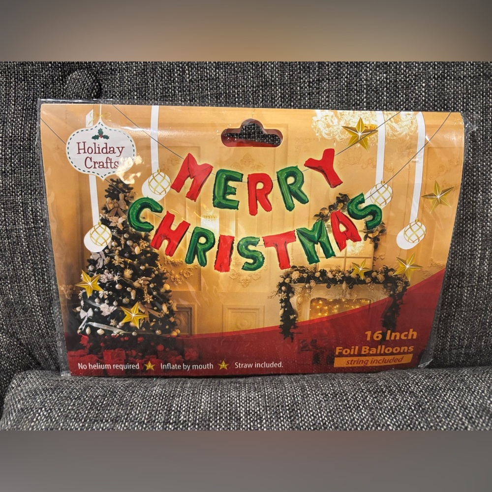 BALLOON BANNER “MERRY CHRISTMAS” 16” letters w/string and straw. Red & green.
